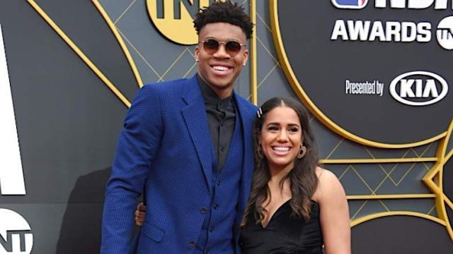 1627042661293002252.jpg giannis-and-gf-mariah-riddlesprigger.jpg
