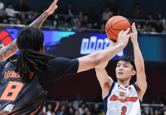 b体育-CBA排名大变天！广东输球跌至第六，黑马杀到第三，山东保住第四